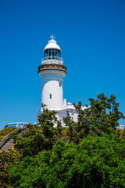 Byron Körfezi, Avustralya - Şubat 2017: New South Wales eyaletinin kuzeydoğu köşesindeki eski beyaz deniz feneri.