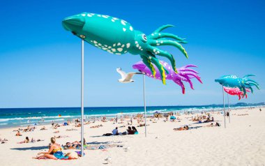 Altın fiyatına dinlenen insanların manzarası, Queensland