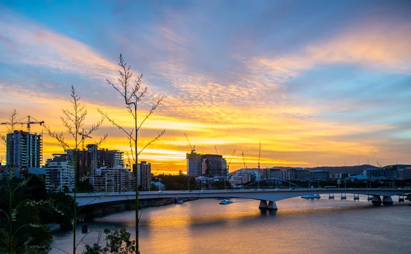 Günbatımı Arka Planında Brisbane Şehir Manzarası — Stok fotoğraf