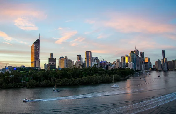 Widok Brisbane Krajobraz Miasta Tle Zachodu Słońca — Zdjęcie stockowe