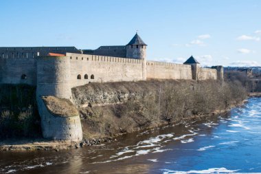 Hermann kalesinin Narva, Estonya 'daki manzarası