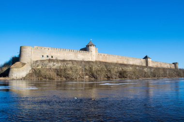 Hermann kalesinin Narva, Estonya 'daki manzarası