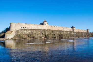 Hermann kalesinin Narva, Estonya 'daki manzarası