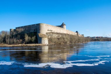 Hermann kalesinin Narva, Estonya 'daki manzarası