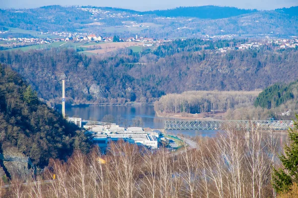 Utsikt Över Floden Staden Dagtid — Stockfoto