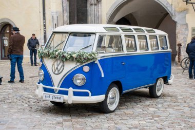 Bulutlu bir günde Regensburg mimarisine bakış, seyahat kavramı 