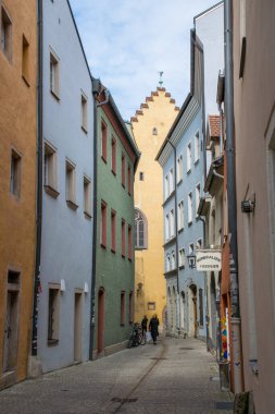 Bulutlu bir günde Regensburg mimarisine bakış, seyahat kavramı 