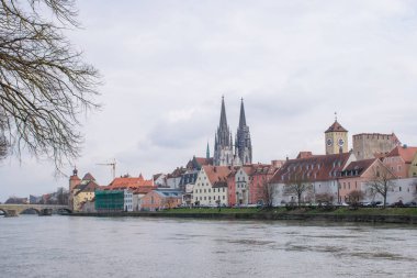 Bulutlu bir günde Regensburg şehir manzarası, seyahat kavramı 