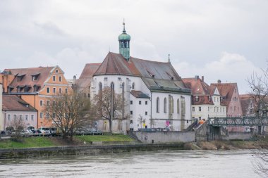 Bulutlu bir günde Regensburg şehir manzarası, seyahat kavramı 