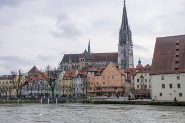 Bulutlu bir günde Regensburg şehir manzarası, seyahat kavramı 