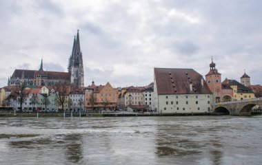 Bulutlu bir günde Regensburg şehir manzarası, seyahat kavramı 