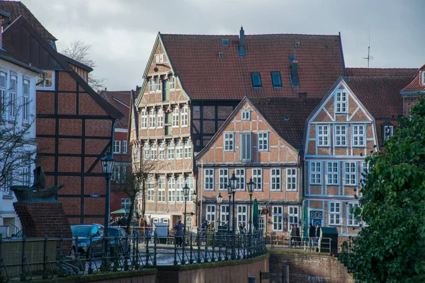 Vista Cidade Alemã Com Pessoas Turistas Andando Pelas Ruas Cidade — Fotografia de Stock