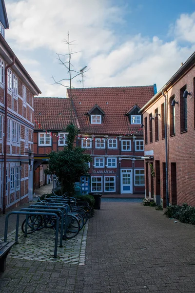 Utsikt Över Den Tyska Staden Med Människor Turister Promenader Genom — Stockfoto