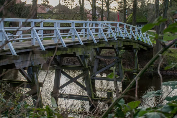 Jembatan Kayu Taman Pada Siang Hari — Stok Foto