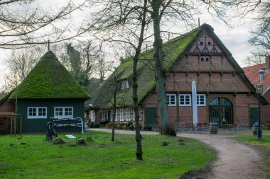 Eski köyde tipik evler