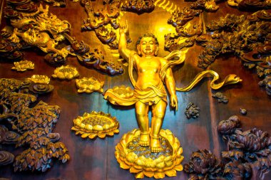 Lord Buddha 'nın altın heykeli Xi' an, Shaanxi vilayeti, Çin 'deki Dev Vahşi Kaz Pagoda tapınağında.