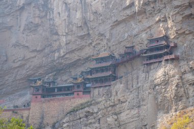 Shanxi 'deki Datong şehri yakınlarındaki Taoist manastırı. Kutsal Taoist Dağı, Dünya Mirası olarak tercüme edilir.