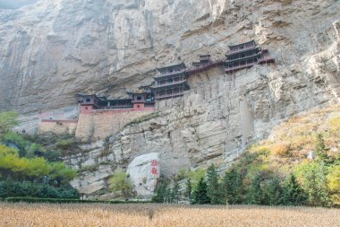 Shanxi 'deki Datong şehri yakınlarındaki Taoist manastırı. Kutsal Taoist Dağı, Dünya Mirası olarak tercüme edilir.