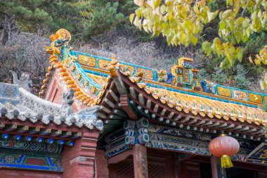 Shanxi 'deki Datong şehri yakınlarındaki Taoist manastırı. Kutsal Taoist Dağı, Dünya Mirası olarak tercüme edilir.