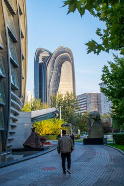 Gündüz modern şehir mimarisine bakış, seyahat kavramı 