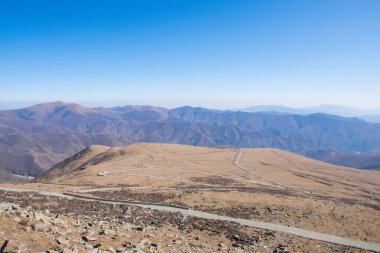 Gündüzleri dağların manzarası, seyahat kavramı