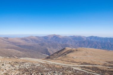 Gündüzleri dağların manzarası, seyahat kavramı