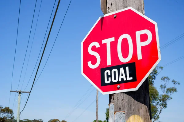 Stoppa kolbrytning i Australien rörelse. Miljontals människor över hela Australien har klivit upp för att säga nej till Adanis gruva. Stoppa Adani-kampanjen. — Stockfoto