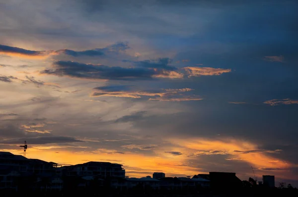 Pôr do sol cênico com silhuetas de construção. Sydney, Austrália — Fotografia de Stock