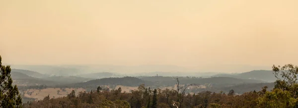 Cooma, Australia 2019-12-30 Australian bushfire: smoke haze from bushfires over Cooma, NSW. Unhealthy air conditions. — Stock Photo, Image