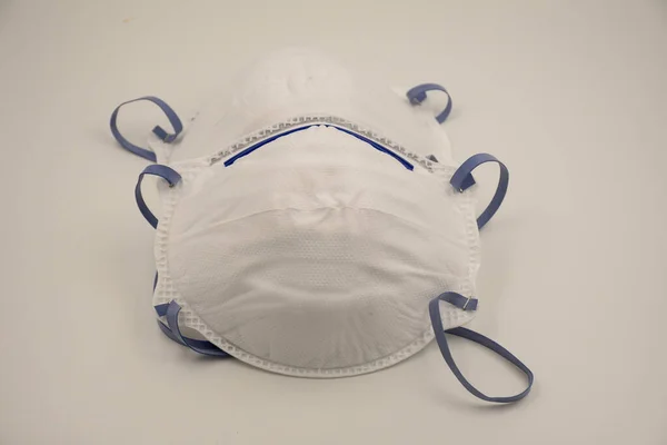 P2 N95 disposable respirator mask suitable to protect from bushfire smoke haze particles PM2.5 — 스톡 사진