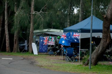 Kamp yaparak Avustralya Günü 'nü kutluyoruz. Avustralya bayrakları dekorasyonu
