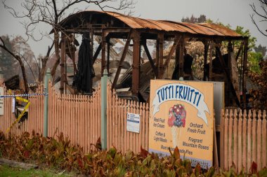 Bilpin, Avustralya - 2020-01-12 Avustralya yangınından sonra: Bilpin, Blue Mountains, Avustralya yakınlarındaki Tutty Frutty Cafe 'nin yanmış binası