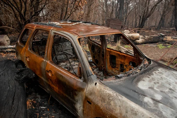 Australian bushfire aftermath: Burnt car carcass at Blue Mountains, Australia — Stock Photo, Image