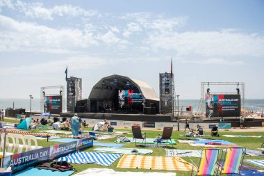 Sydney, Avustralya 2020-01-26 Avustralya Konseri için çeşitli battaniyelerle Cronulla Parkı 'ndaki yerlerini aldılar.