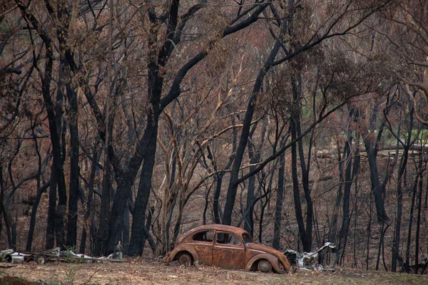 Balmora, Australien 2020-01-25 Australske bushfire efter: Brændt bil forbliver på Balmoral Village, Australien - Stock-foto