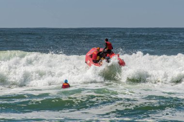 Cronulla, Avustralya 2020-02-15 Sörf Kurtarma Eğitimi devam ediyor. Kurtarma ekibi Wanda Beach, Nsw, Avustralya 'dan..