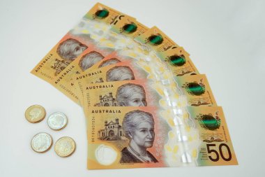 Avustralya doları 50 banknot ve 2 dolar. Finans kavramı