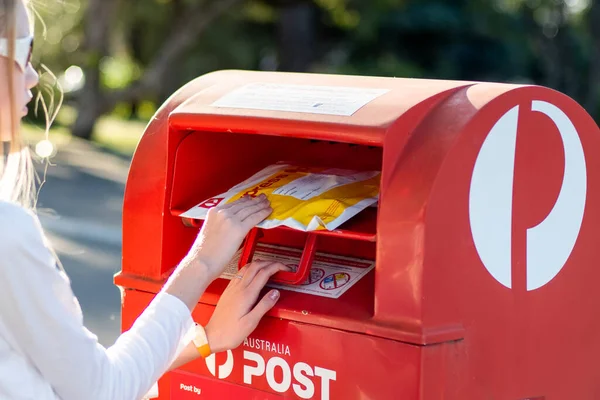 Sydney Australia 2020 Sending Express Post Satchel Australia Post Red — Stock Photo, Image