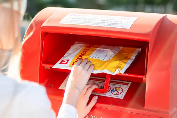 Sydney Ausztrália 2020 Expressz Postaláda Küldése Ausztrálián Keresztül Piros Postaláda — Stock Fotó