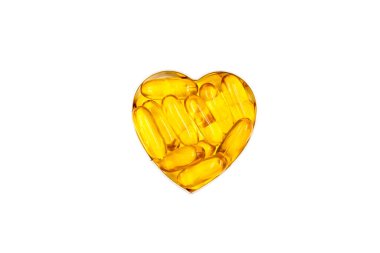 Omega-3 balık yağı kapsülleri kalp şeklinde.