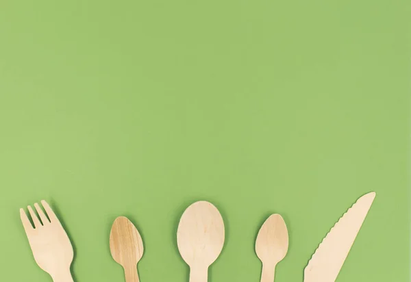 Eco Friendly Disposable Cutlery Utensils Green Background Copy Space Bamboo — Stock Photo, Image