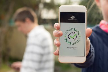 Sydney, Avustralya 2020-05-01 COVIDSafe mobil telefon uygulaması. Coronavirus COVID-19 'un izini sürmek için Avustralya Hükümeti uygulaması