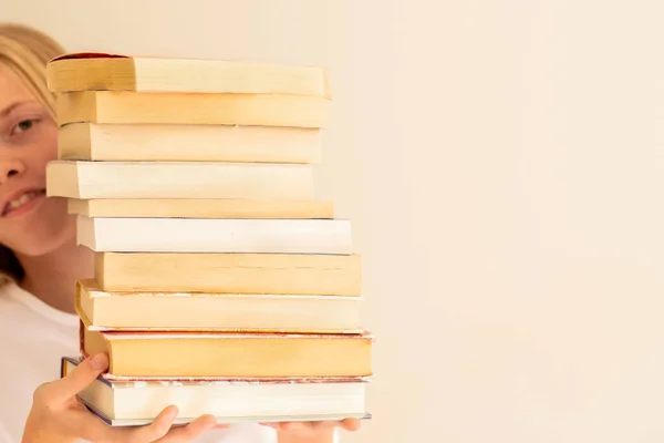Teenage Girl Hiding Big Pile Books Student Life Back School — Stock Photo, Image