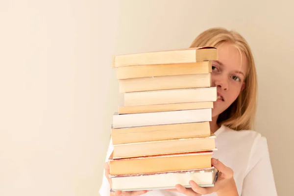 Teenage Girl Hiding Big Pile Books Student Life Back School — Stock Photo, Image