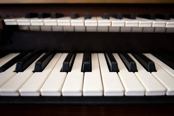 Close Piano Keyboard Front View — Stock Photo, Image