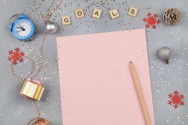 2020 gol hayalleri planlar. Yeni yıl ve Noel, pembe kağıtta yazan kavram..