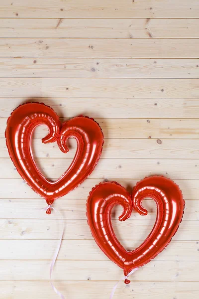 Big red heart balloons on wood background. — 스톡 사진