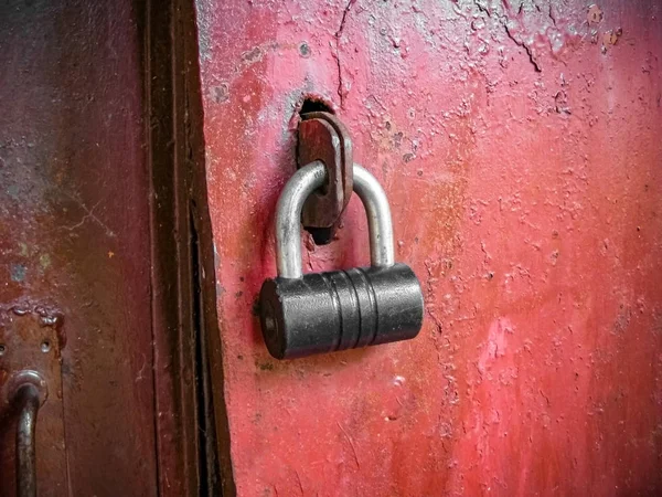Iron door locked with padlock — Stock Photo, Image