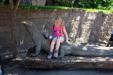 Omaha, Nebraska Us, 10 Temmuz 2019 Omaha Henry Hayvanat Bahçesi Çocukları ve Ailesi Hayvanat Bahçesinde Eğlenceli Bir Gün Geçiriyor