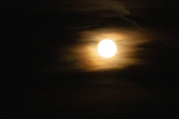 Full Wolf Moon Cloudy Sky January 2020 — 스톡 사진